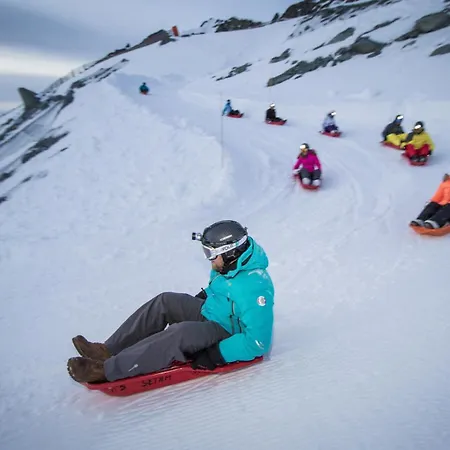 Roche Blanche - Location: Beau Renove Mae-9086 * Val Thorens